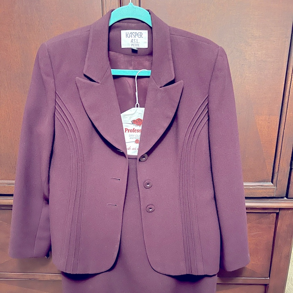 10P Kasper suit jacket and skirt